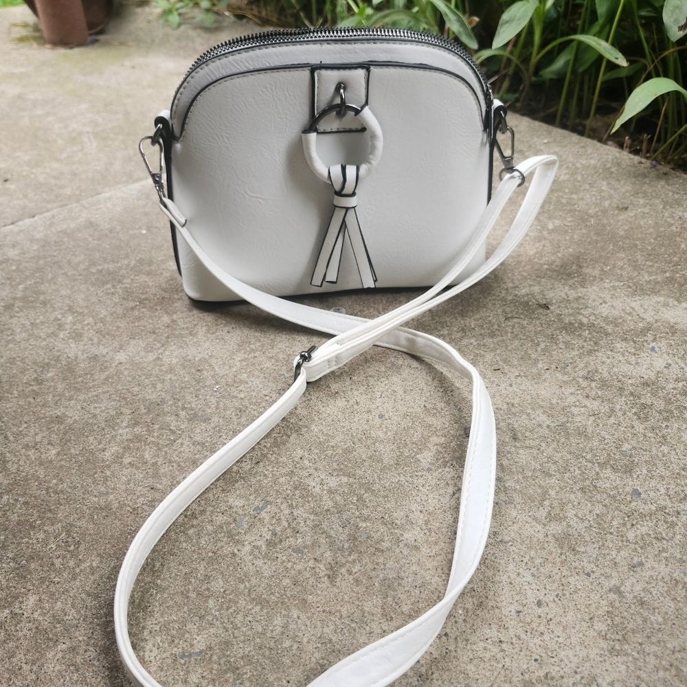 Sam & Hadley | Chic White Crossbody Bag w/ Tassel Accent